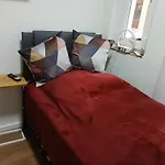 Modernesminizimmer-Stadtnah-Selfcheckin-Parkplatz