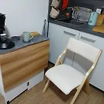 Modernesminizimmer-Stadtnah-Selfcheckin-Parkplatz
