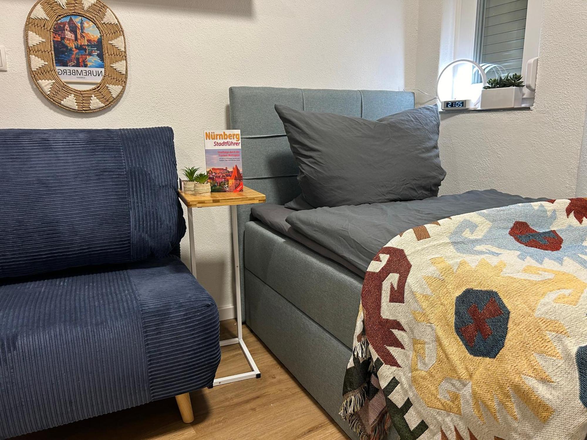 Modernesminizimmer-stadtnah-selfcheckin-parkplatz Nürnberg